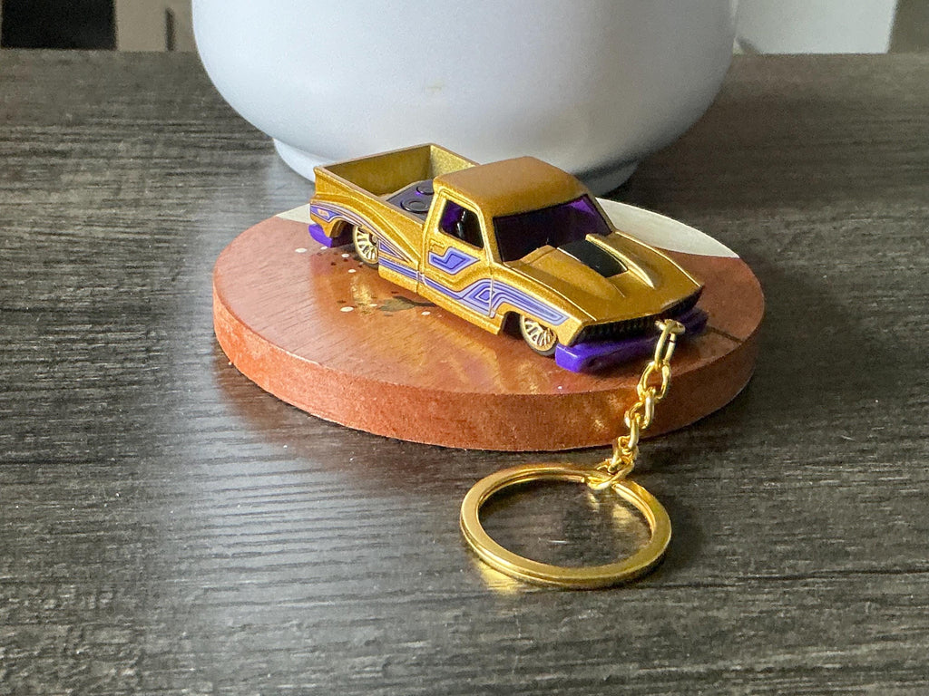 Bounce 'n Bass Hot Wheels Keychain, Gold Lowrider Truck Keyring