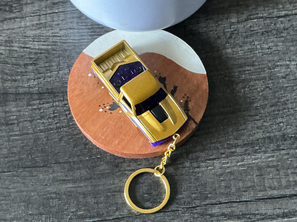 Bounce 'n Bass Hot Wheels Keychain, Gold Lowrider Truck Keyring